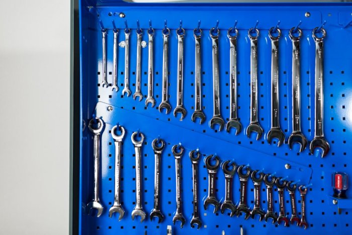 FOLDABLE MOBILE TOOL CART WITH 1100 TOOLS